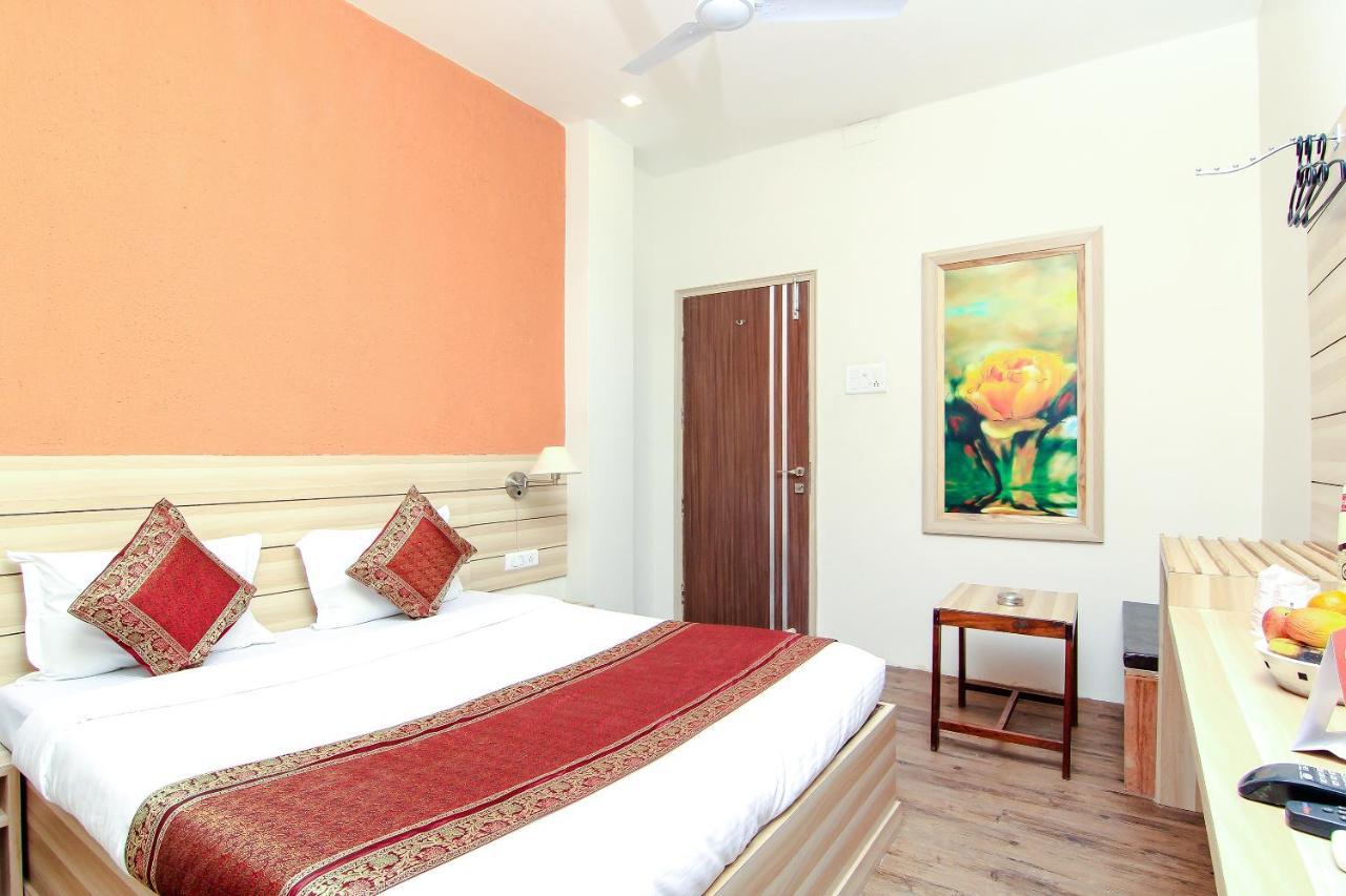 Hotel R B International Varanasi Exterior foto