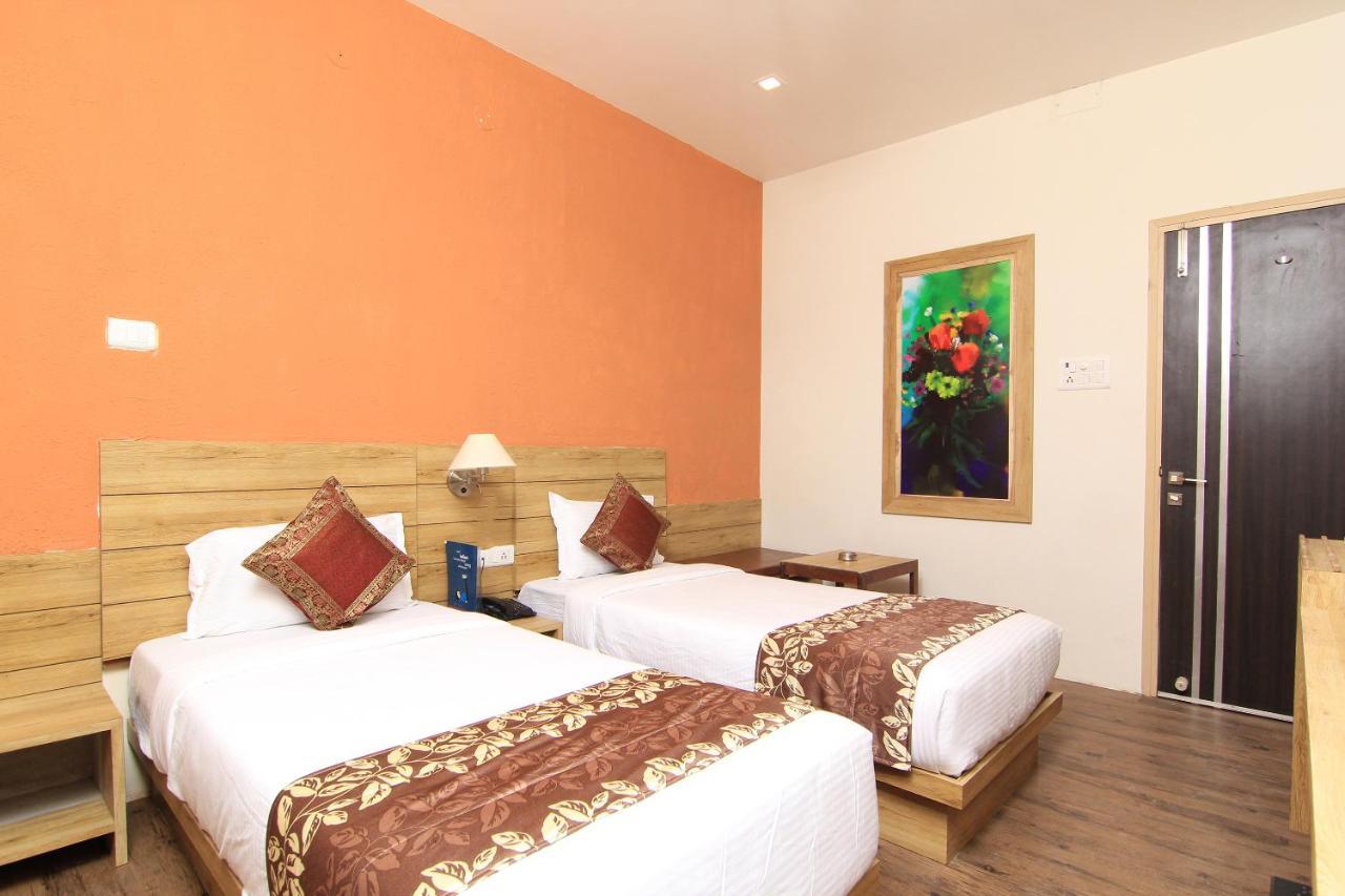 Hotel R B International Varanasi Exterior foto