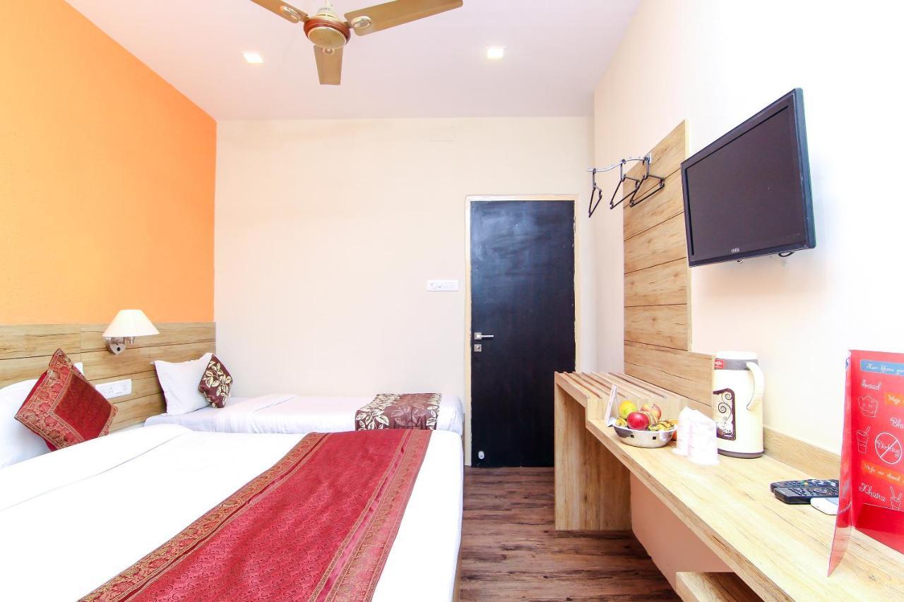 Hotel R B International Varanasi Exterior foto