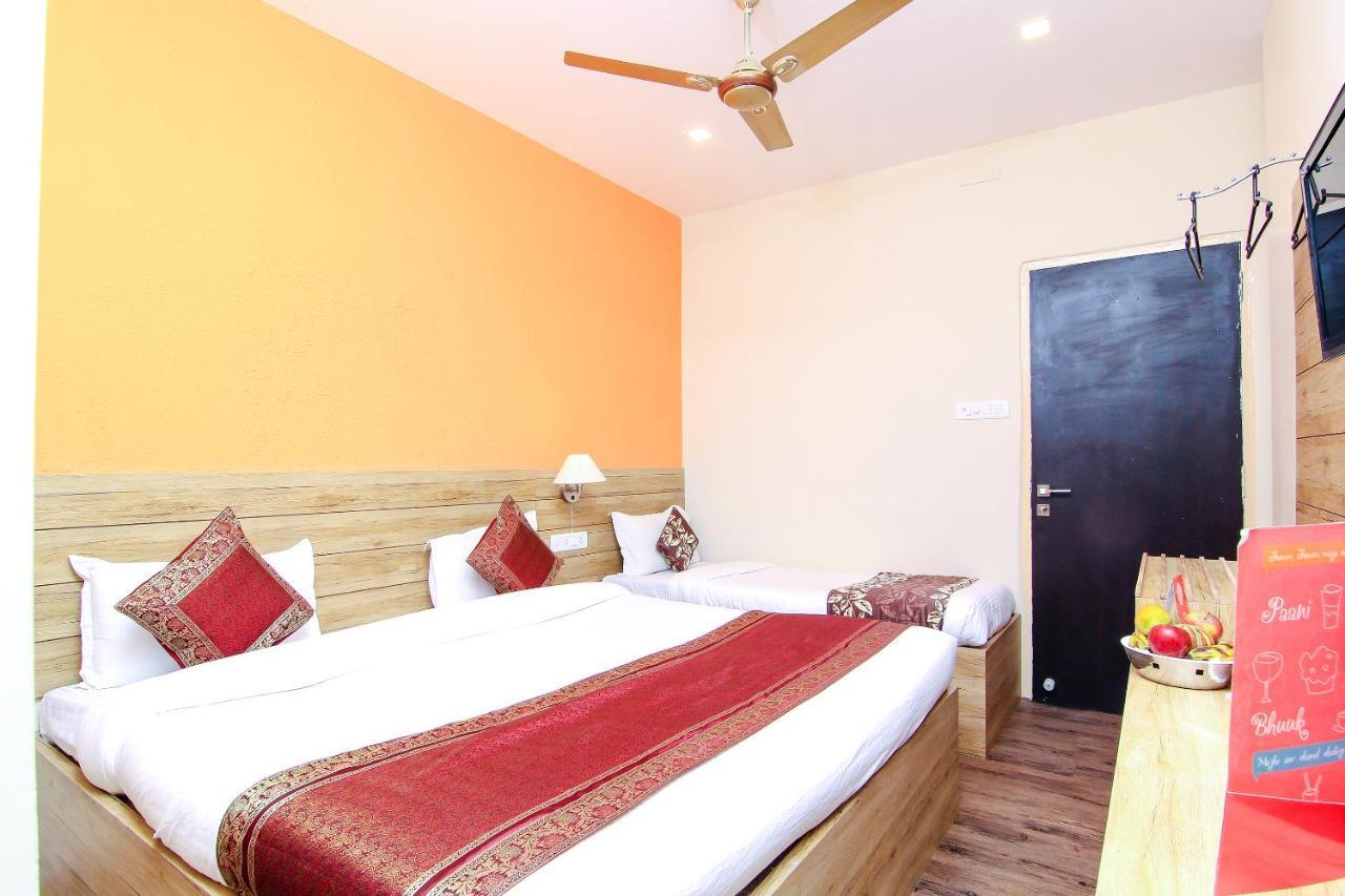 Hotel R B International Varanasi Exterior foto