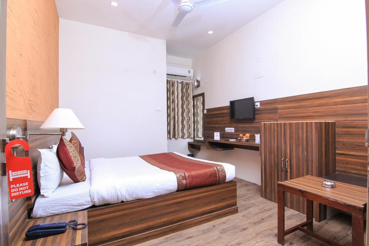 Hotel R B International Varanasi Exterior foto